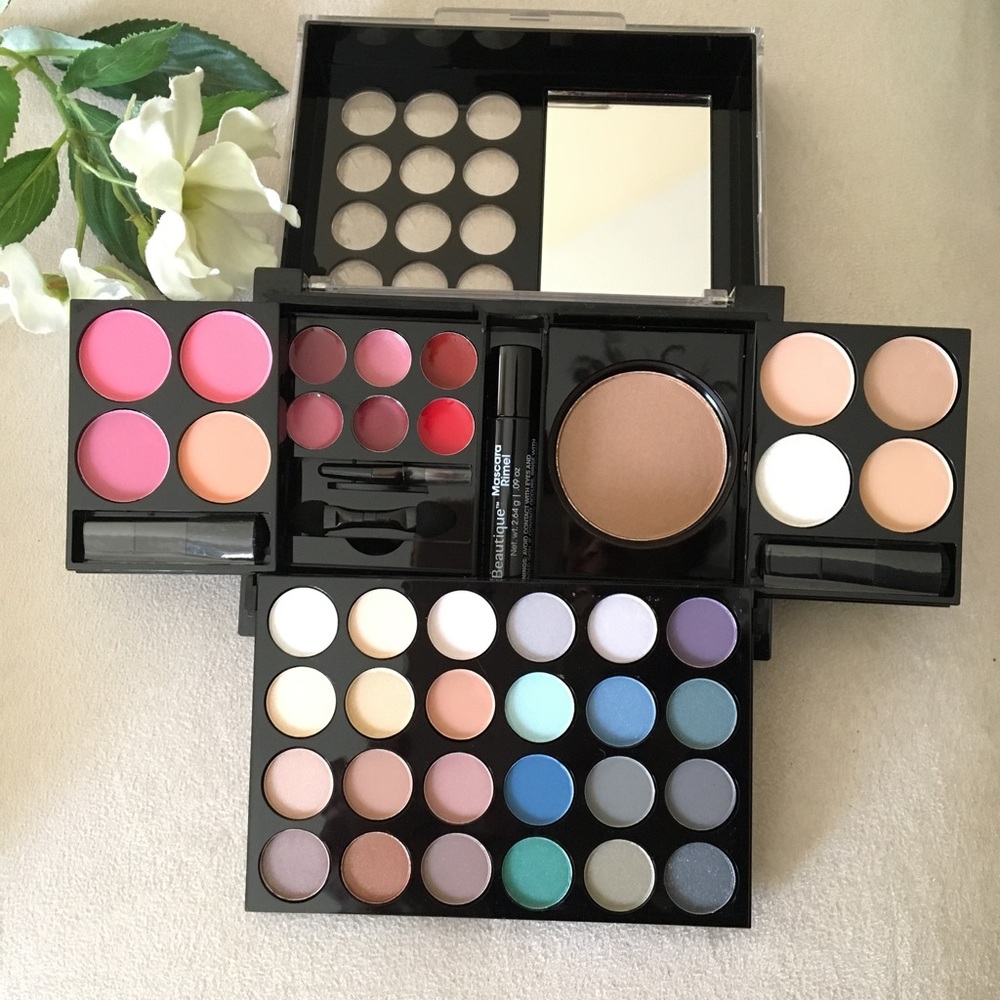 Sale New Beautique 45 piece compact color palette